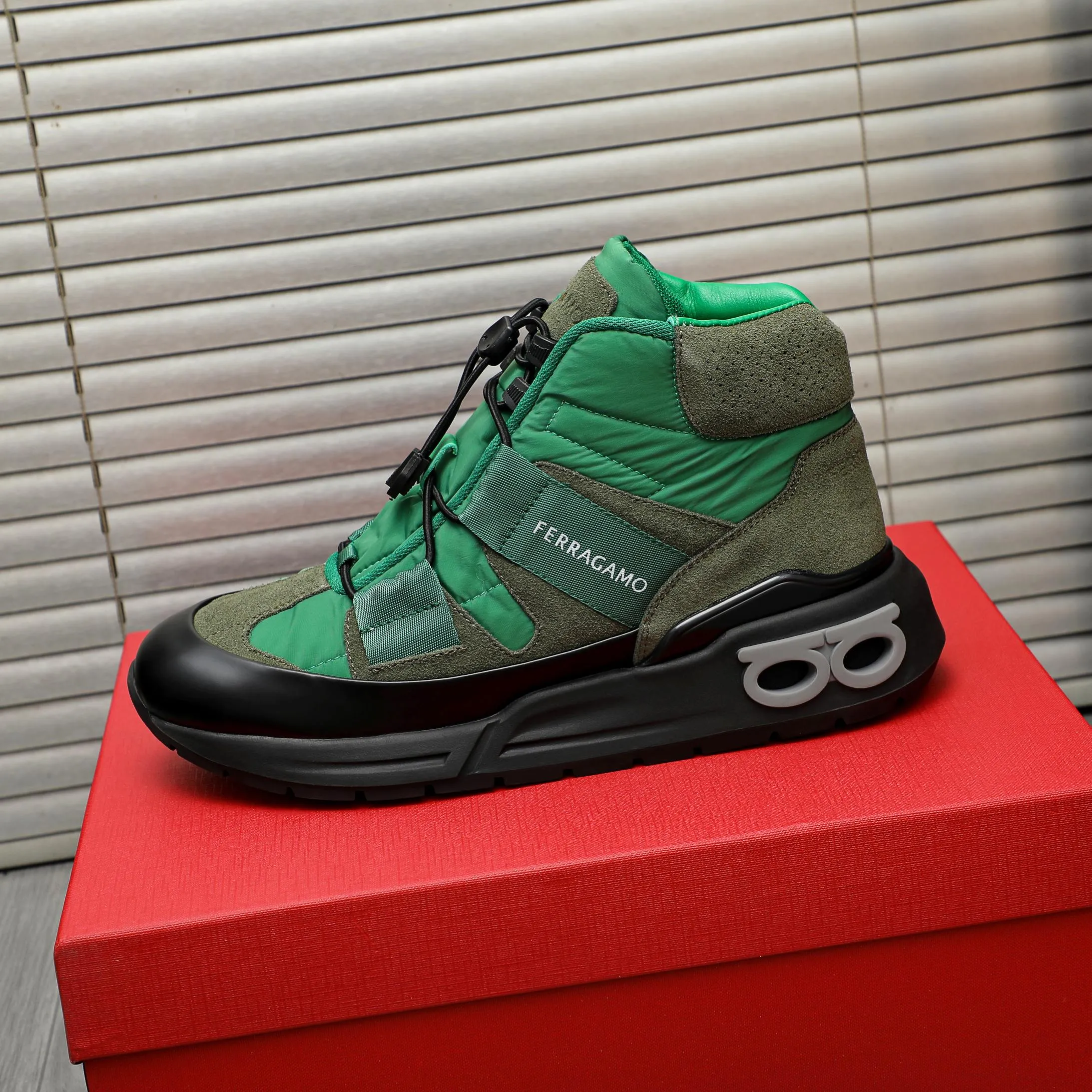 Men's shoes 💰640 Product trademark: Ferragamo "Ferragamo" high-top casual shoes Regular size: 38-46 (45.46 is custom-made and non-returnable) Product materials: Selected frosted cowhide stitching cloth upper, cowhide lining, original outsole